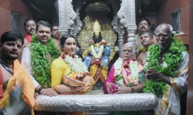 विठ्ठला शेतकरी, कष्टकरी वर्गाला सुजलाम सुफलाम कर!